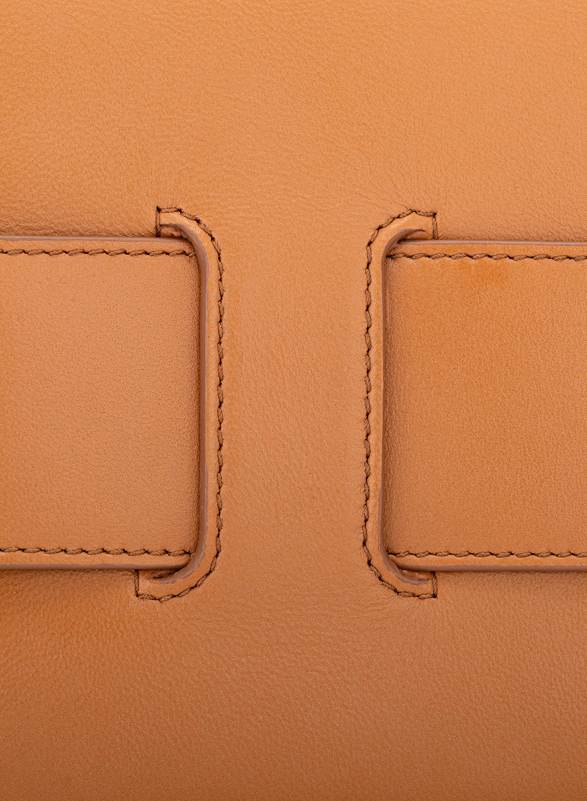 Tara Crossbody in Bruno, close-up detail
