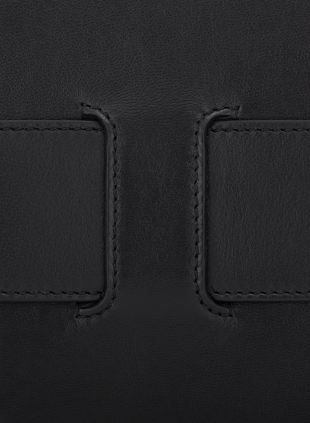 Tara Crossbody in Obsidian, close-up detail