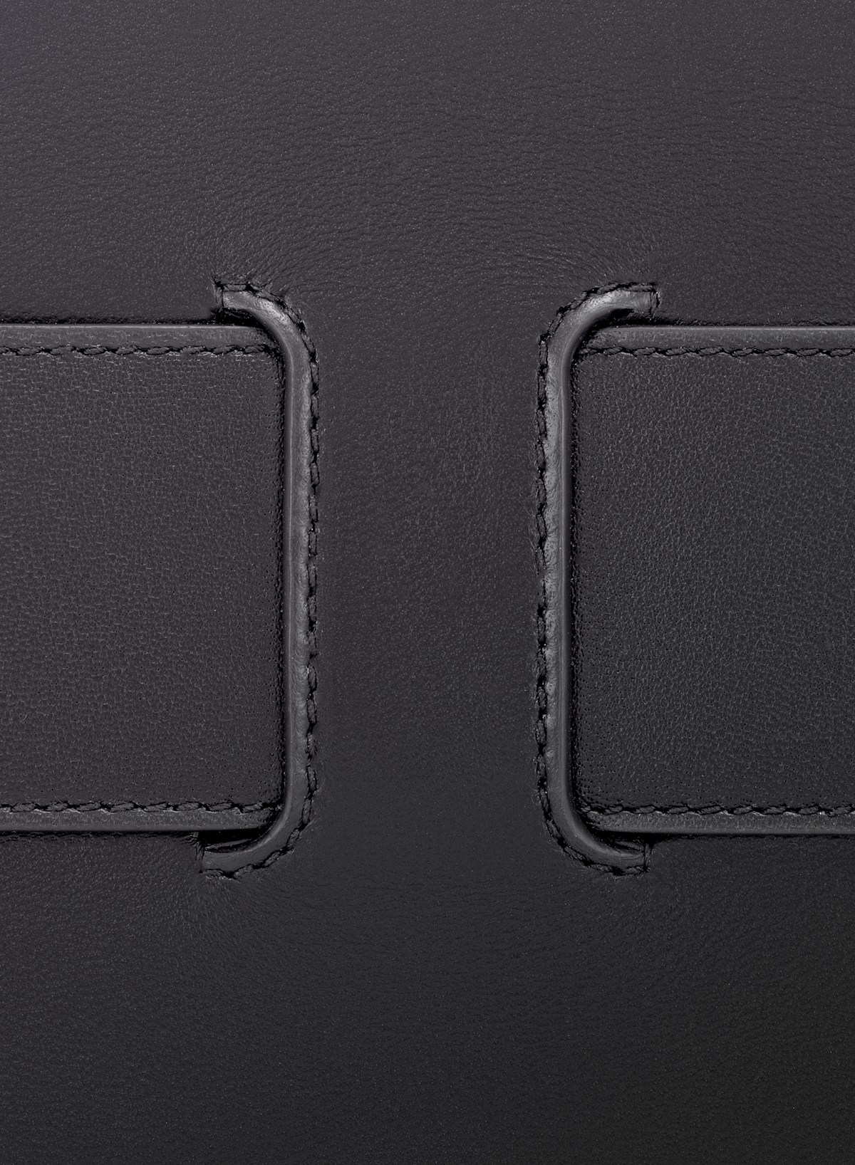 Tara Clutch in Obsidian, close-up detail