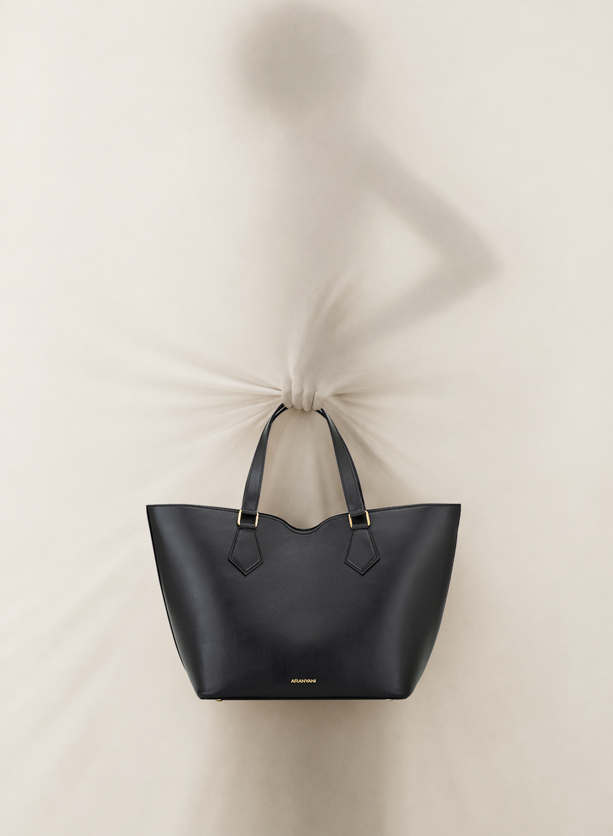 Amala M Tote in Obsidian, Lifestyle